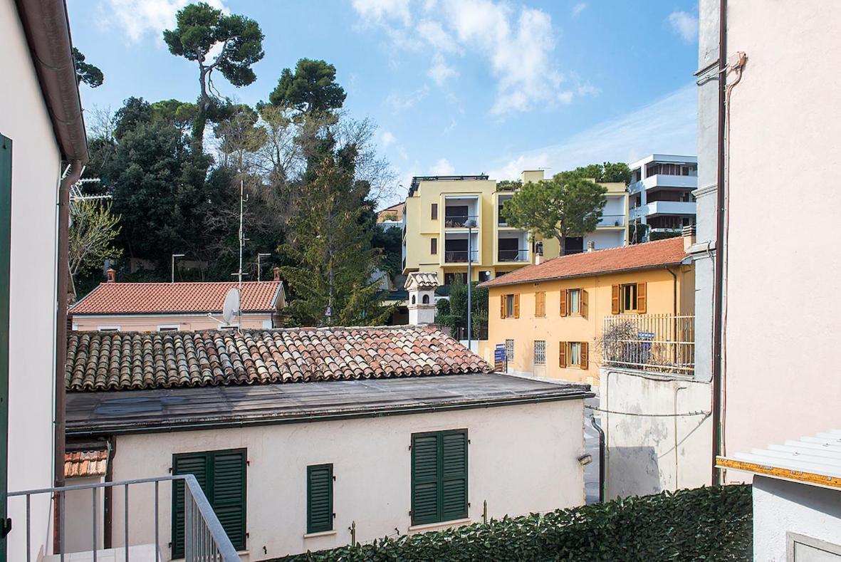 N21- Numana, cielo-terra lungo la celebre Costarella Appartamento Esterno foto